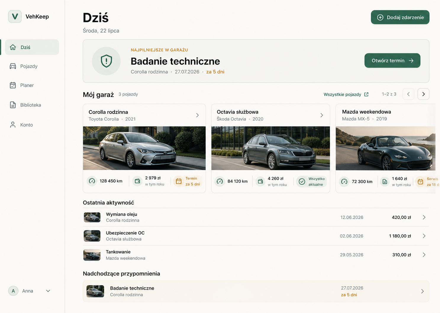 VehKeep Today view with three vehicles, upcoming due dates, and recent records. The product interface is shown in Polish.
